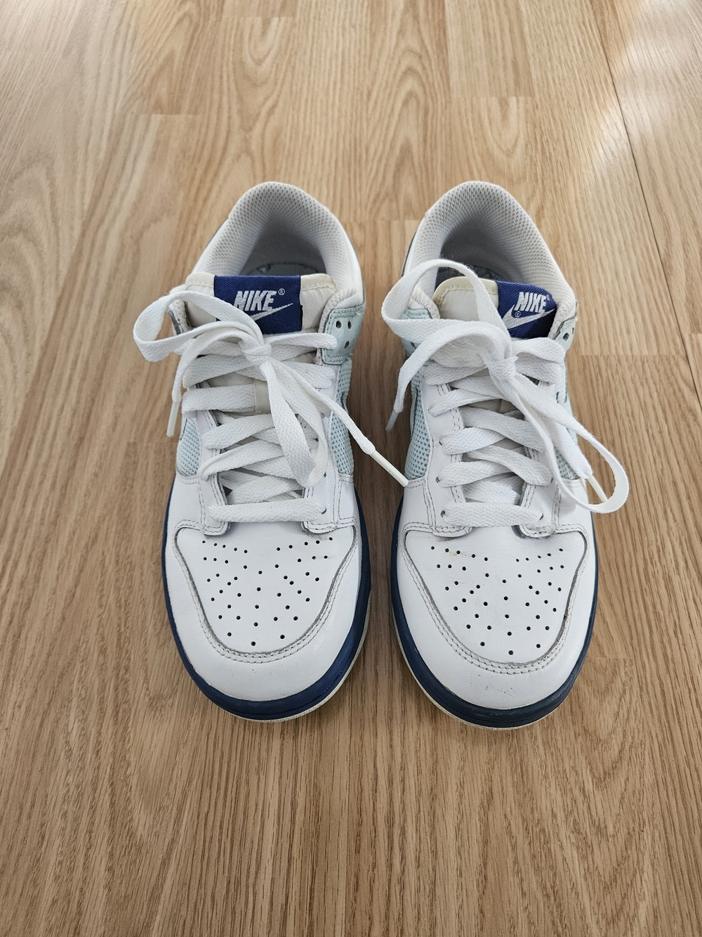 Nike Women’s Dunk Low Sneakers in White, Glacier Blue & Varsity Royal. Size 7.5 - Picture 2 of 6
